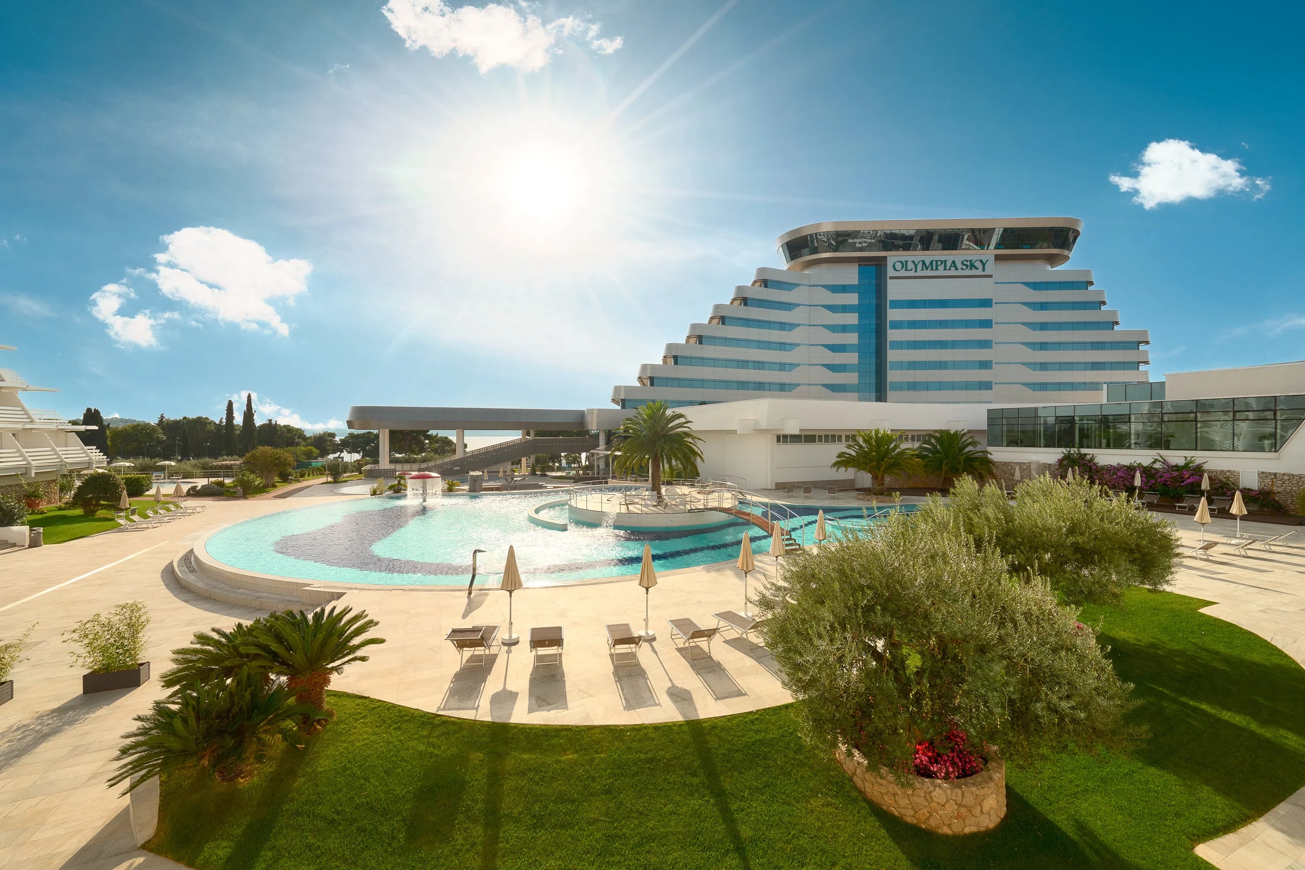 Hotel Olympia Sky i vanjski bazen
